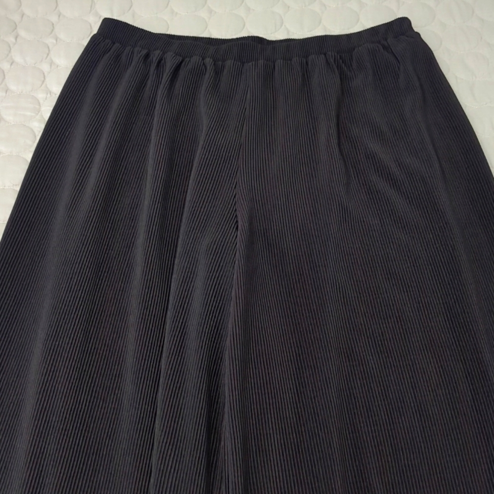 Black trousers